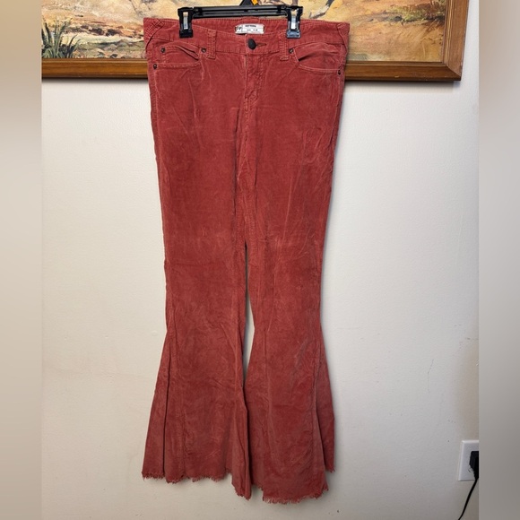 Free People Denim - Penny Pull FREE PEOPLE mid rise bell bottom pants - size 29